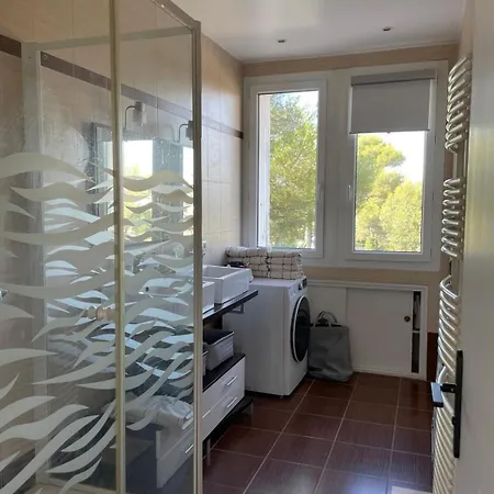 For 6 With Terrace 100 M From The Sea 아파트 Saint-Raphaël