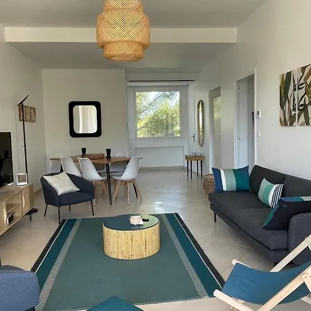 For 6 With Terrace 100 M From The Sea