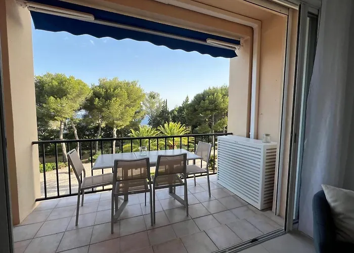 For 6 With Terrace 100 M From The Sea