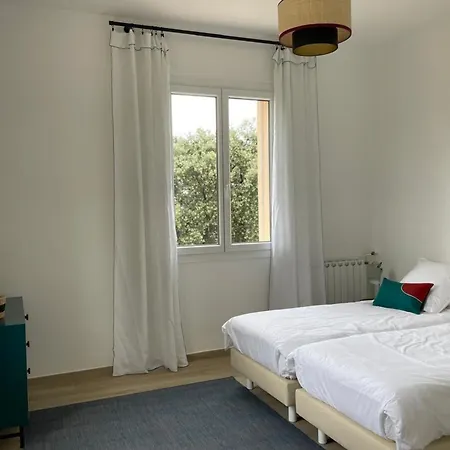 For 6 With Terrace 100 M From The Sea