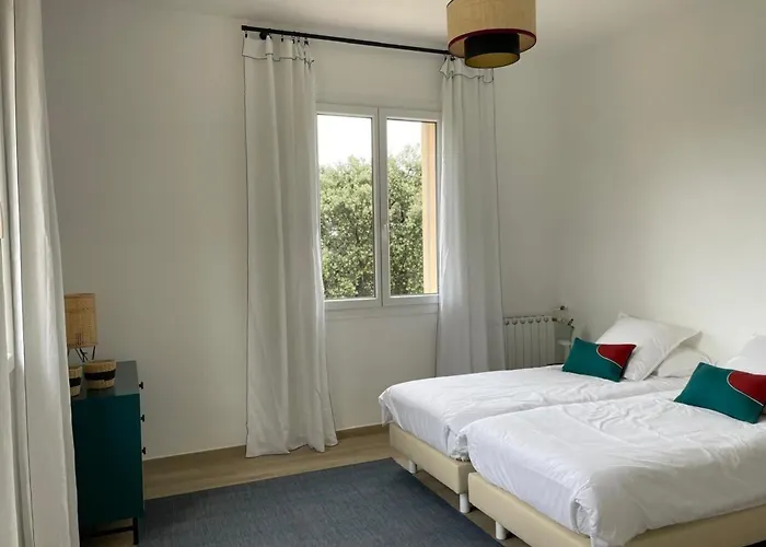 For 6 With Terrace 100 M From The Sea