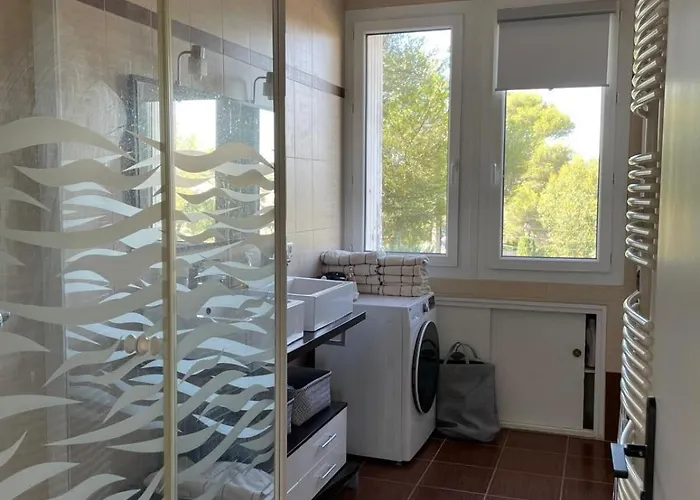 For 6 With Terrace 100 M From The Sea 아파트 Saint-Raphaël