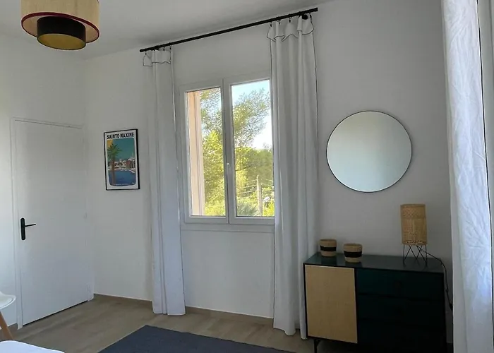 For 6 With Terrace 100 M From The Sea Saint-Raphaël