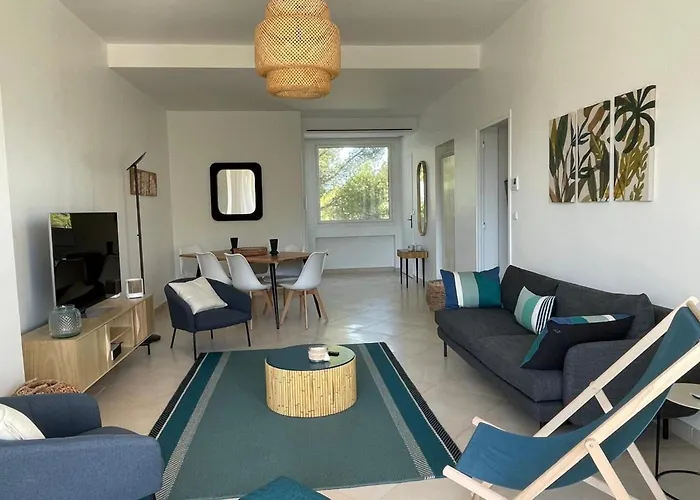 For 6 With Terrace 100 M From The Sea